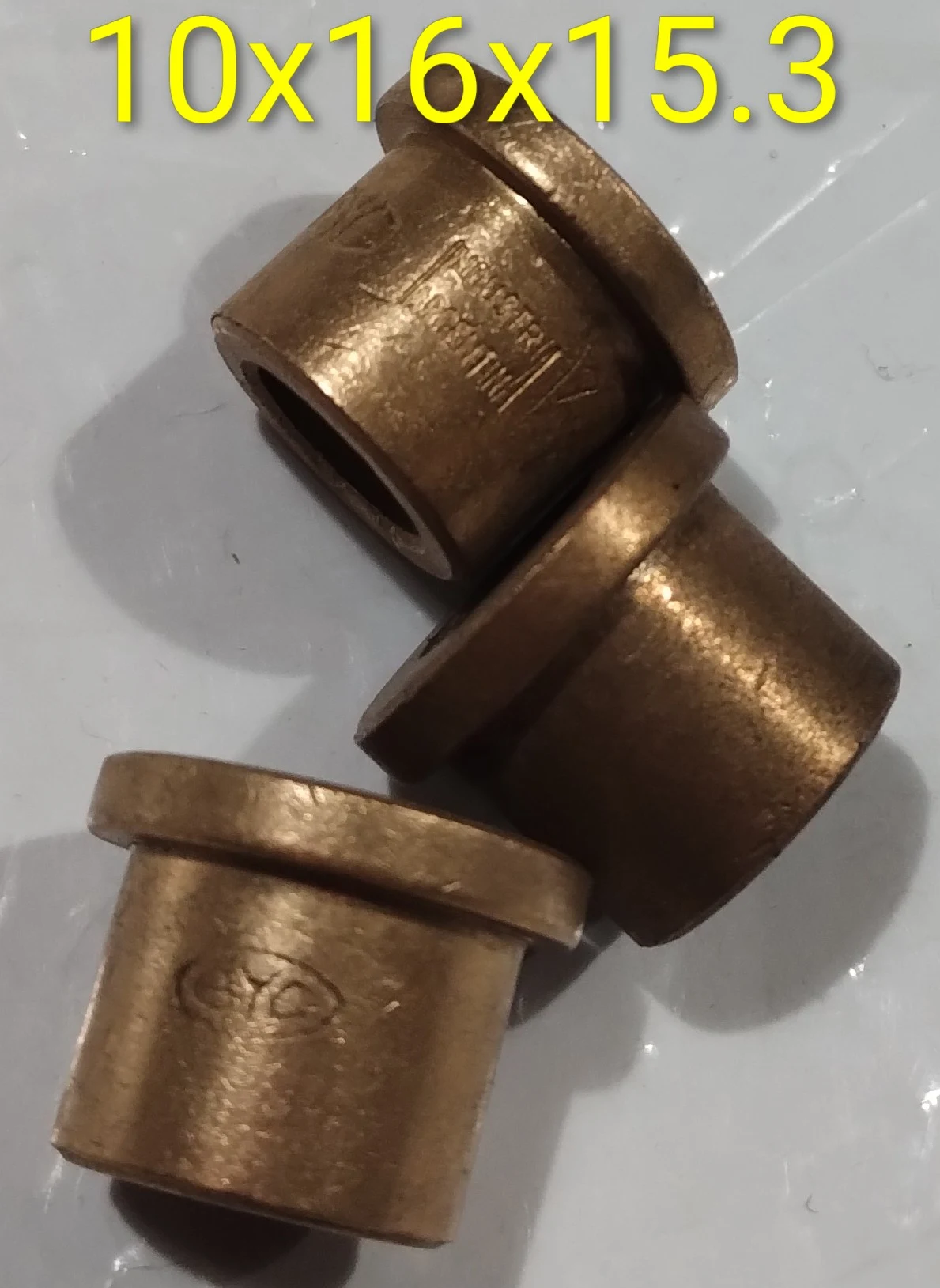 Buje cilíndrico con tope 10x16x15.3