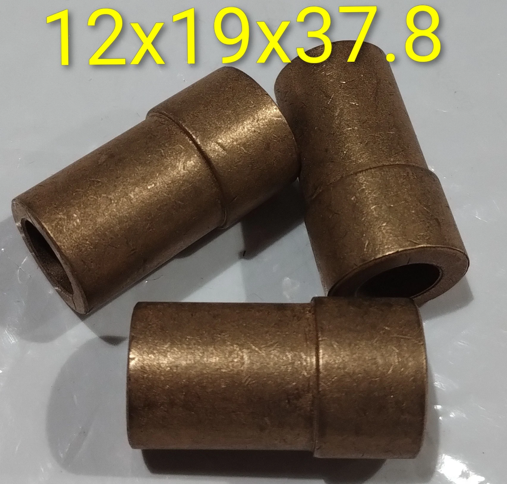 Buje cilíndrico con tope 12x19x37.8