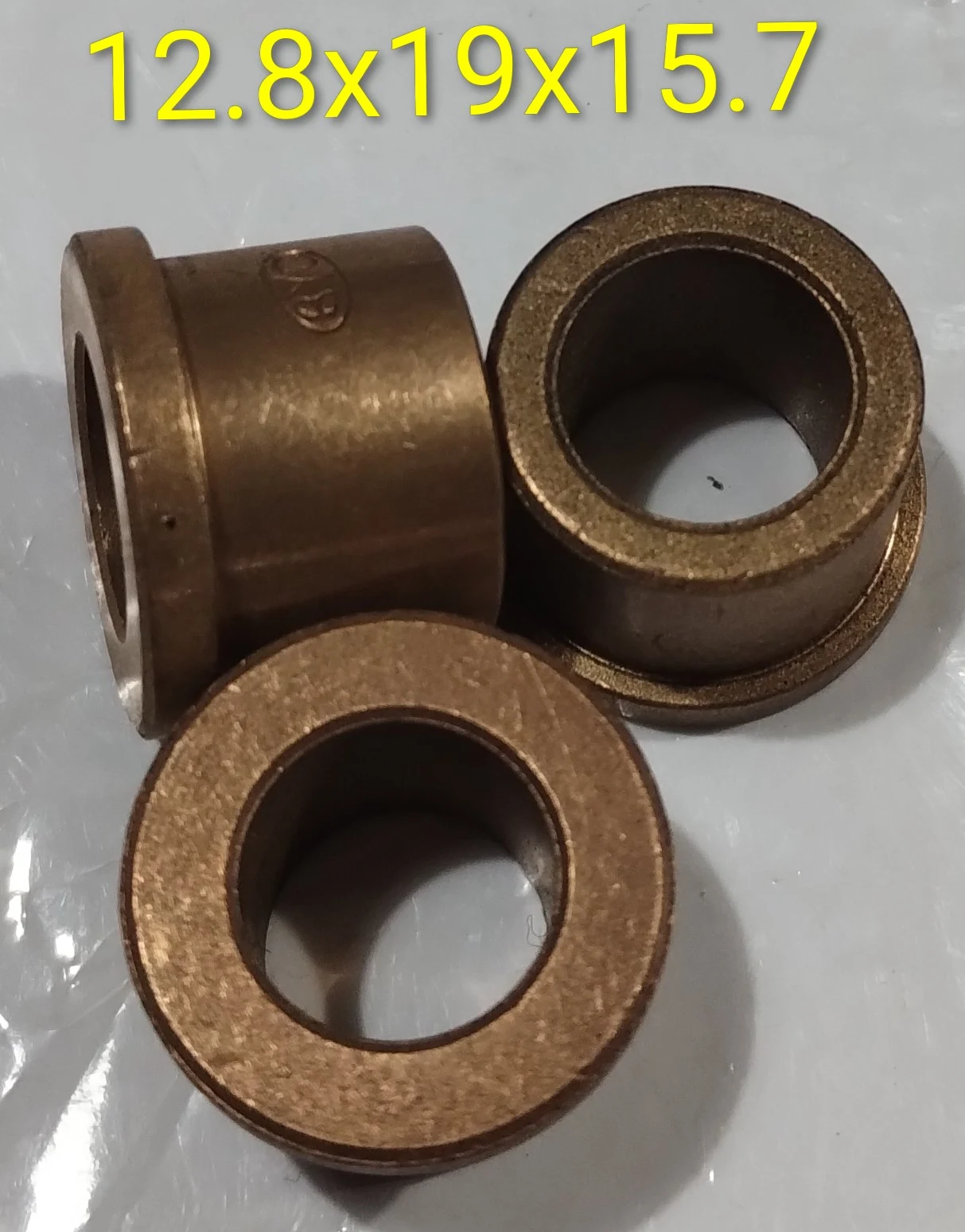 Buje cilindrico con tope 12.8x19x15.7