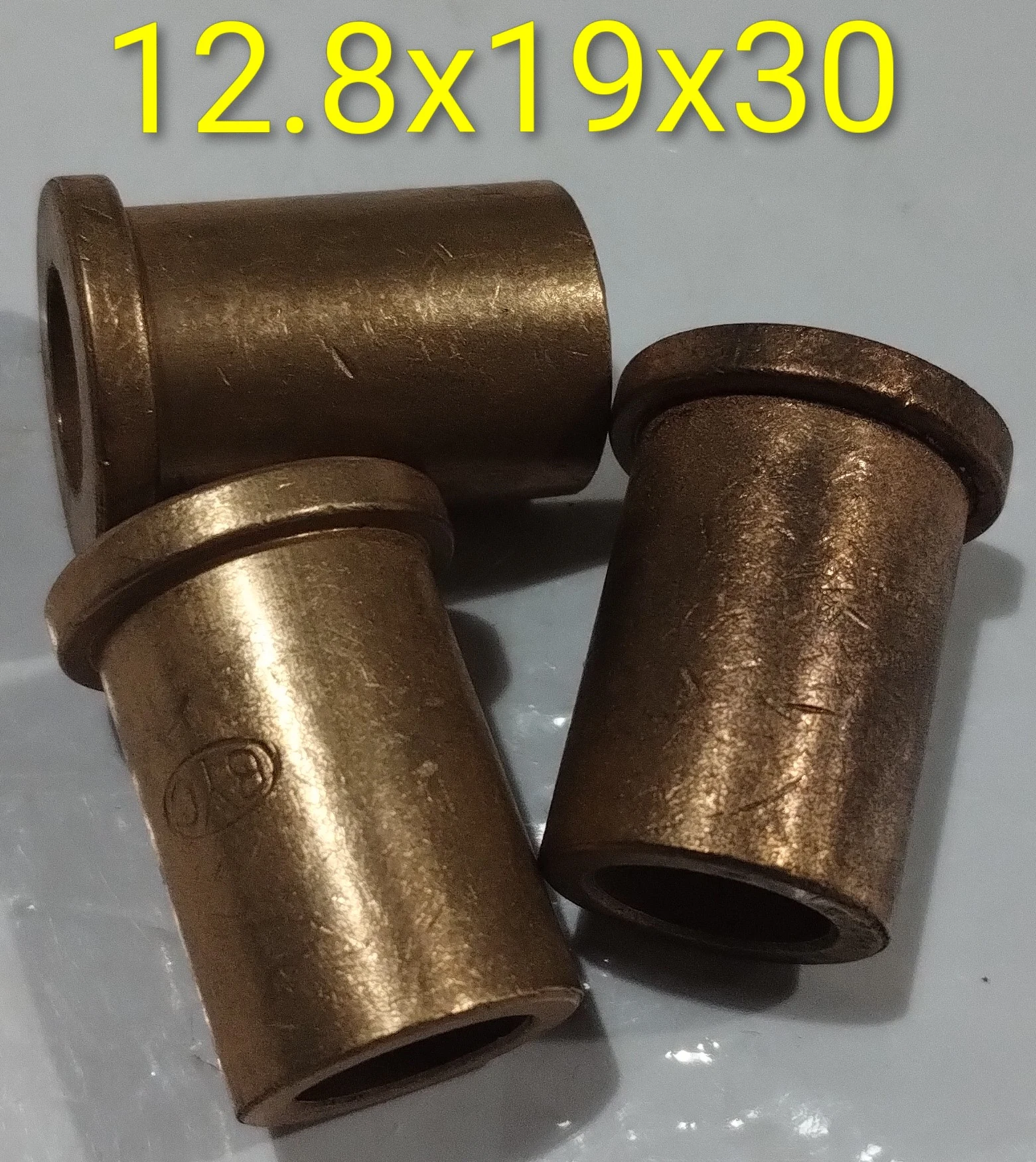 Buje cilíndrico con tope 12.8x19x30