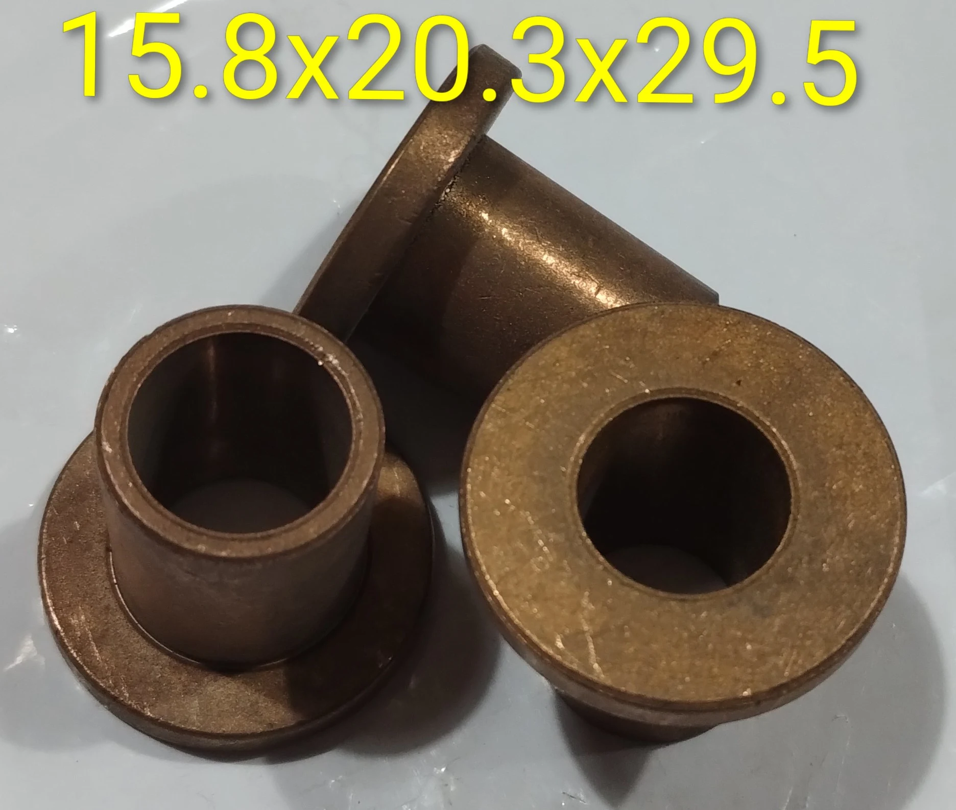 Buje cilíndrico con tope 15.8x20.3x29.5