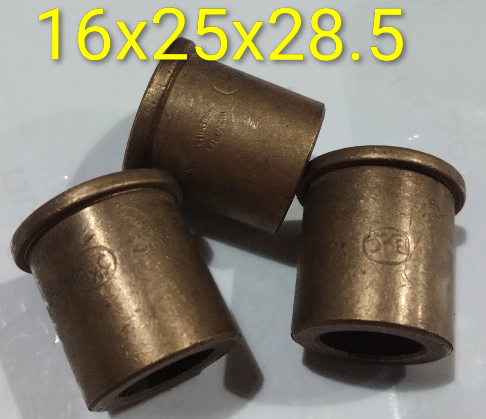 Buje cilíndrico con tope 16x25x28.5